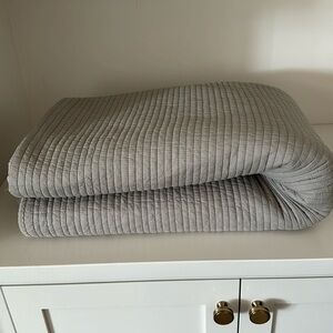 Pottery Barn kids quilt and (5) NWT pillows shams